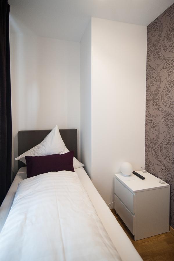 Eningen unter Achalm Hotel Apartment Am Arbach חדר תמונה