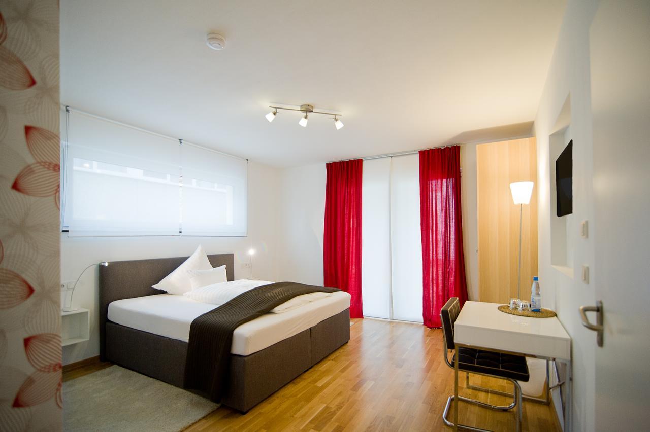 Eningen unter Achalm Hotel Apartment Am Arbach חדר תמונה