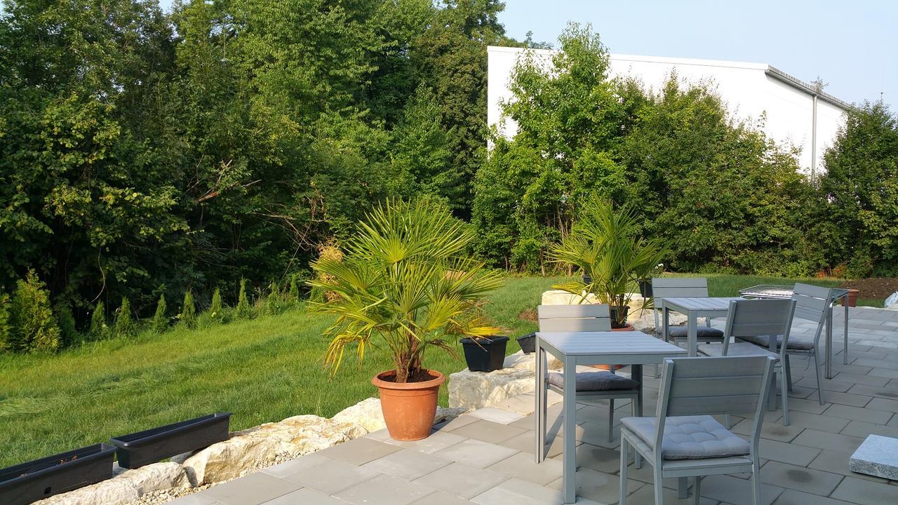 Eningen unter Achalm Hotel Apartment Am Arbach מראה חיצוני תמונה